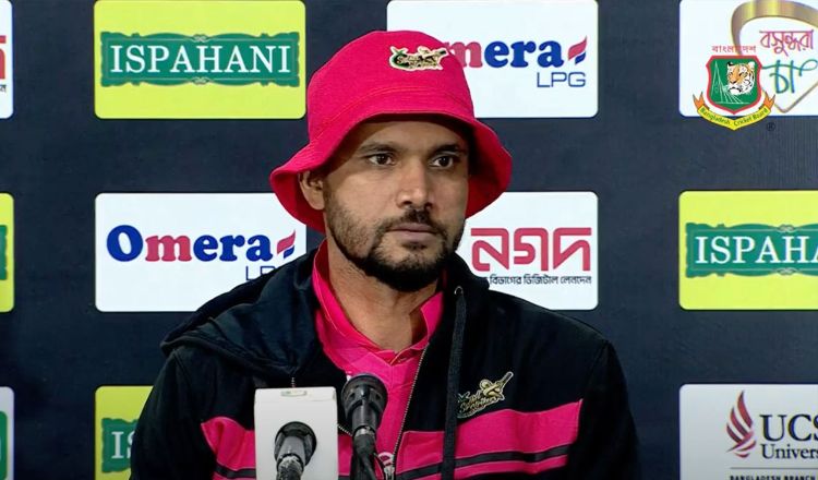 দেশের ক্রিকেট নিয়ে অভিমানে যা বললেন মাশরাফি